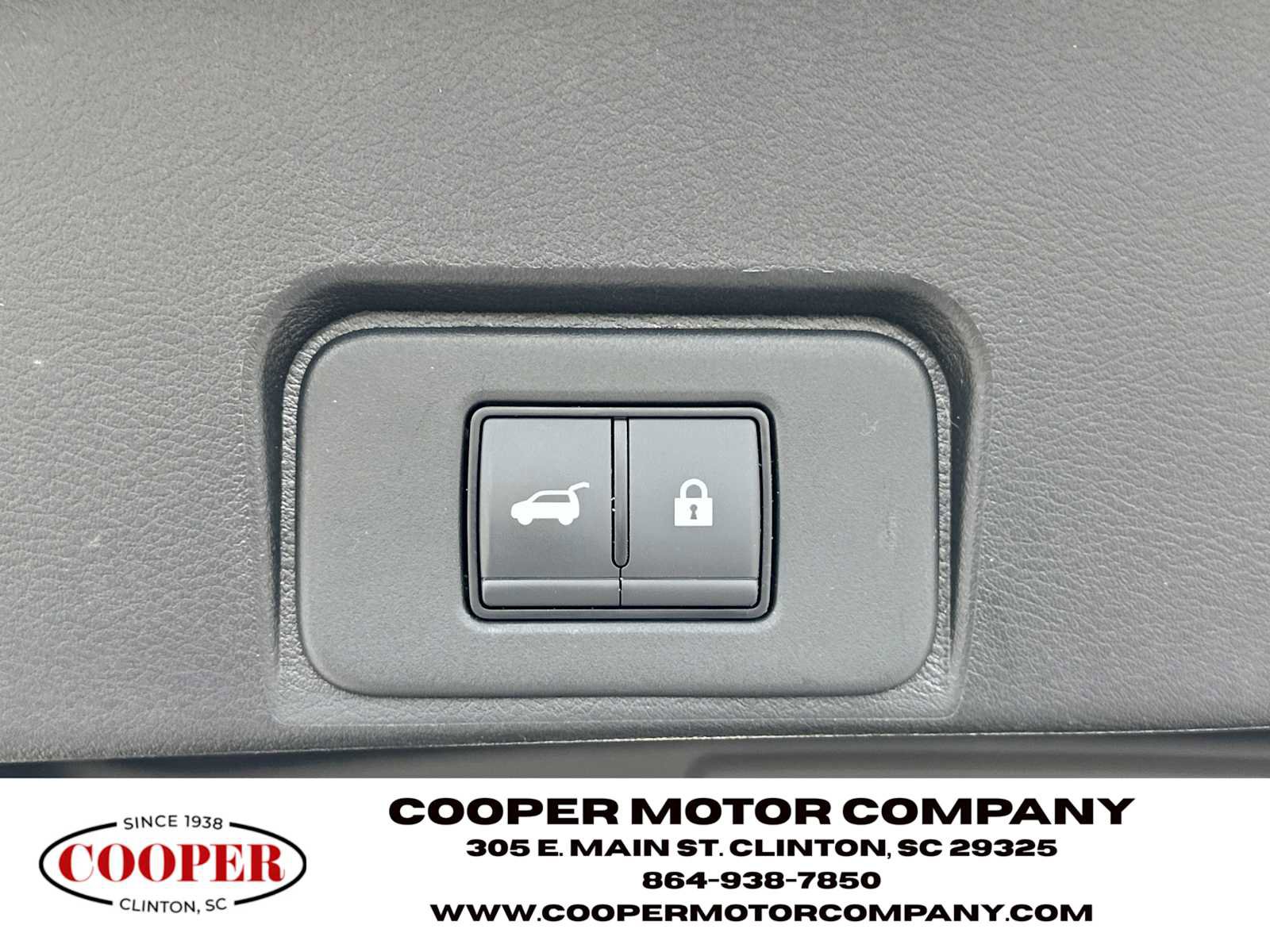 Used 2025 Nissan Rogue SV image 19