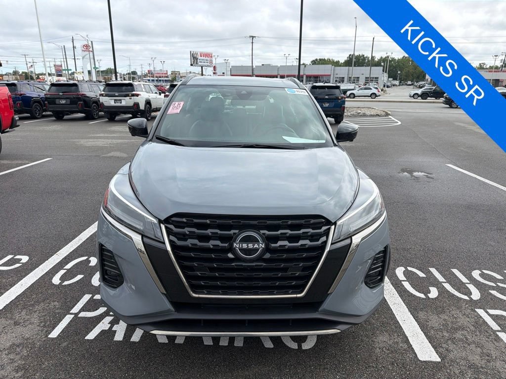 Used 2023 Nissan Kicks SR w/ SR Premium Package FWD image 3