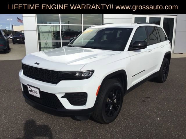 Used 2025 Jeep Grand Cherokee Altitude AWD/4WD image 4