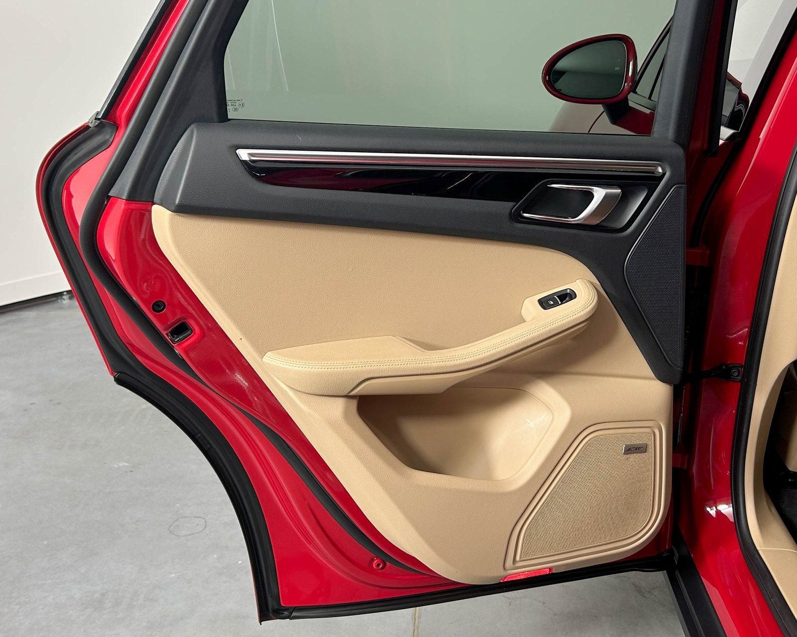 Used 2020 Porsche Macan image 28