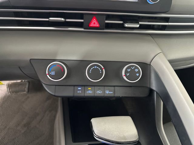 Certified 2023 Hyundai Elantra SE w/ Cargo Package FWD image 30