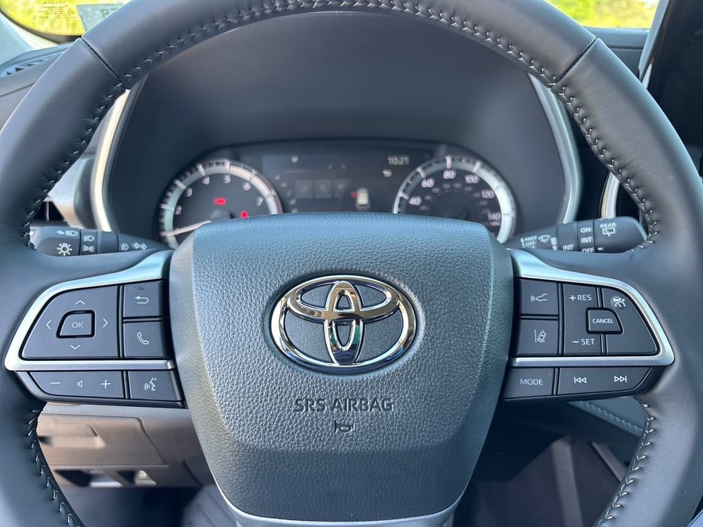 New 2026 Toyota Highlander XLE image 13
