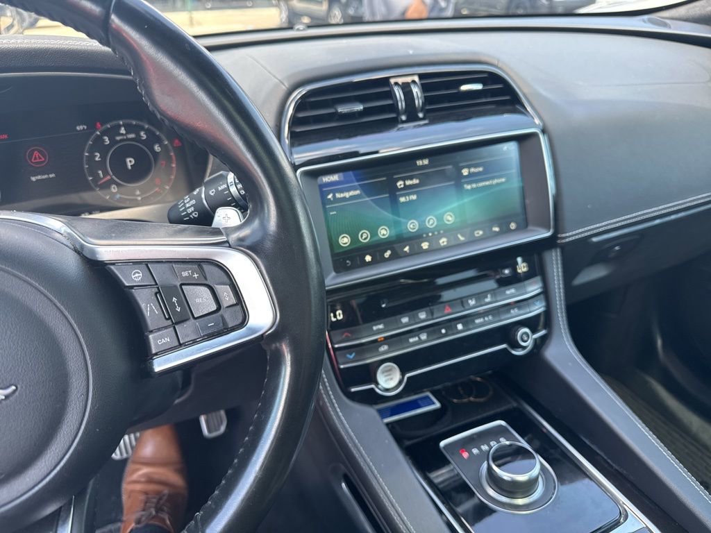 Used 2020 Jaguar F-PACE R-Sport AWD/4WD image 3