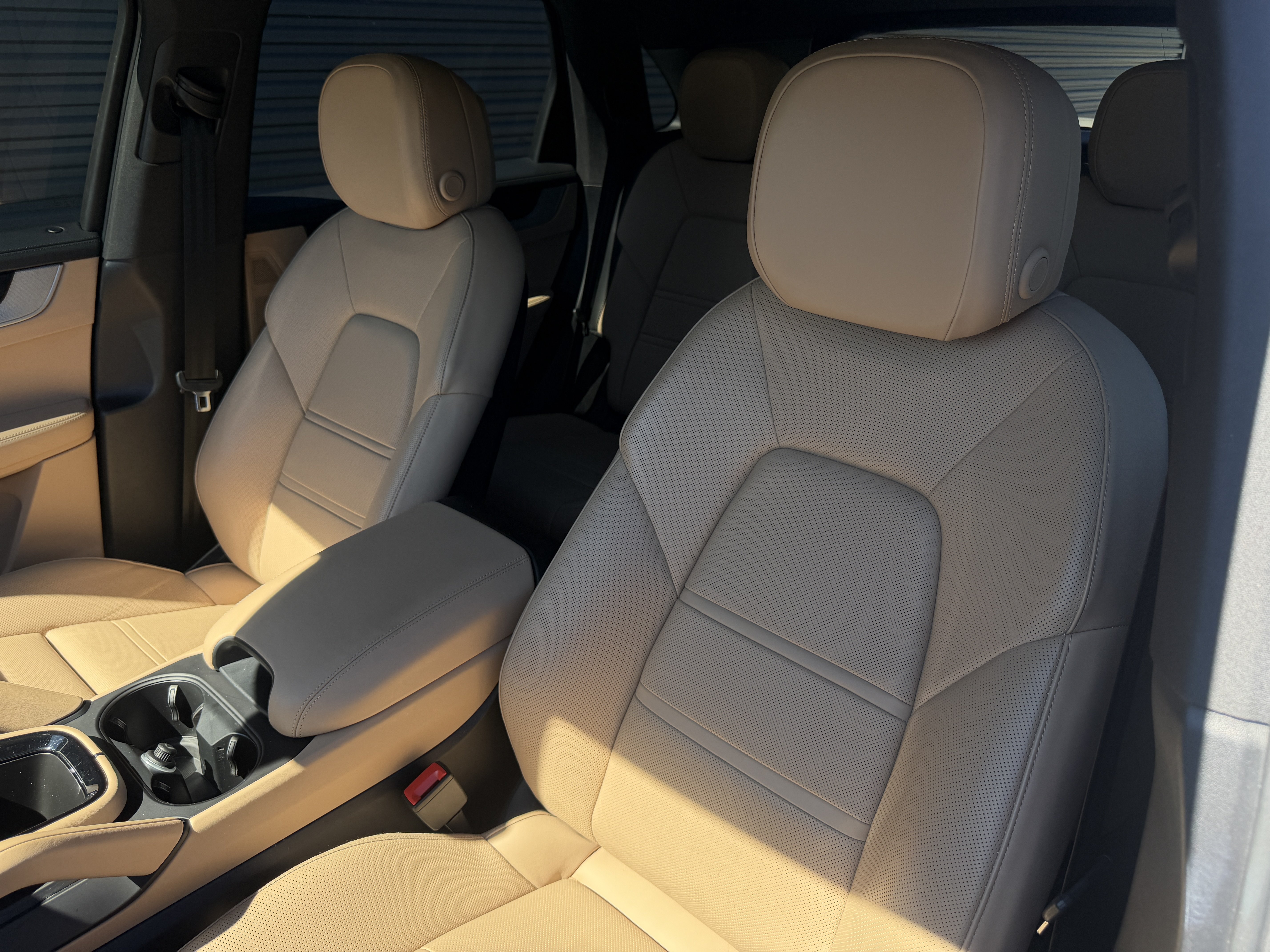 Certified 2025 Porsche Cayenne AWD/4WD image 8