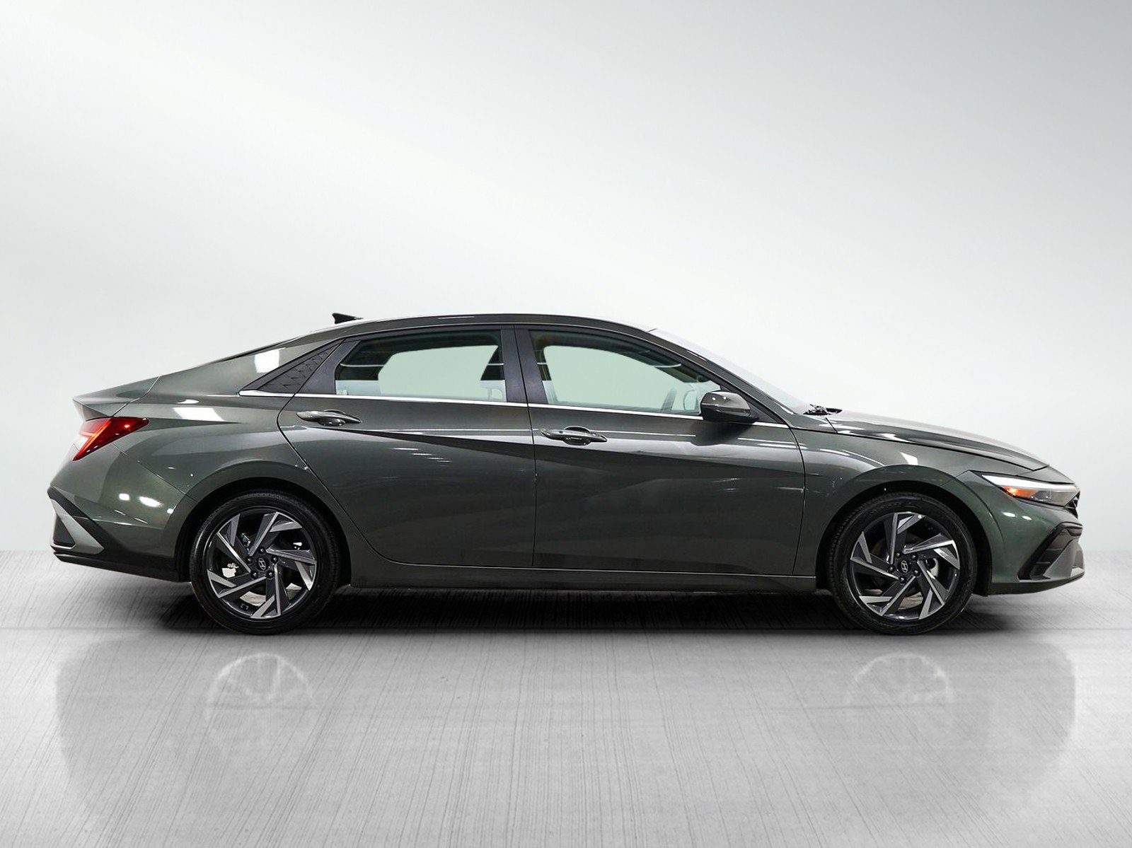 Used 2025 Hyundai Elantra SEL FWD image 6