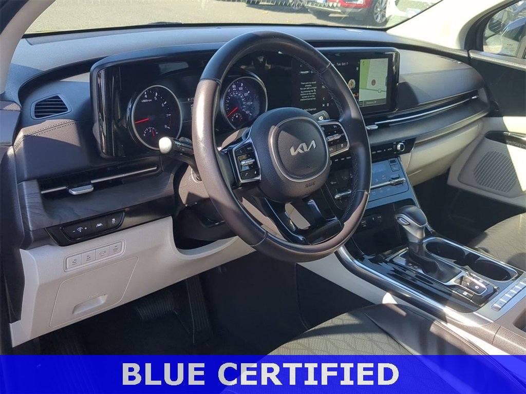 Used 2024 Kia Carnival EX image 12