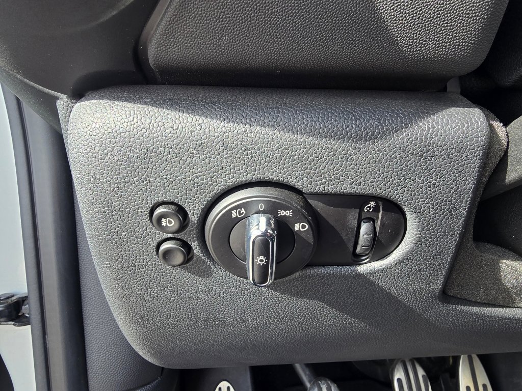 Used 2015 MINI Cooper S image 17