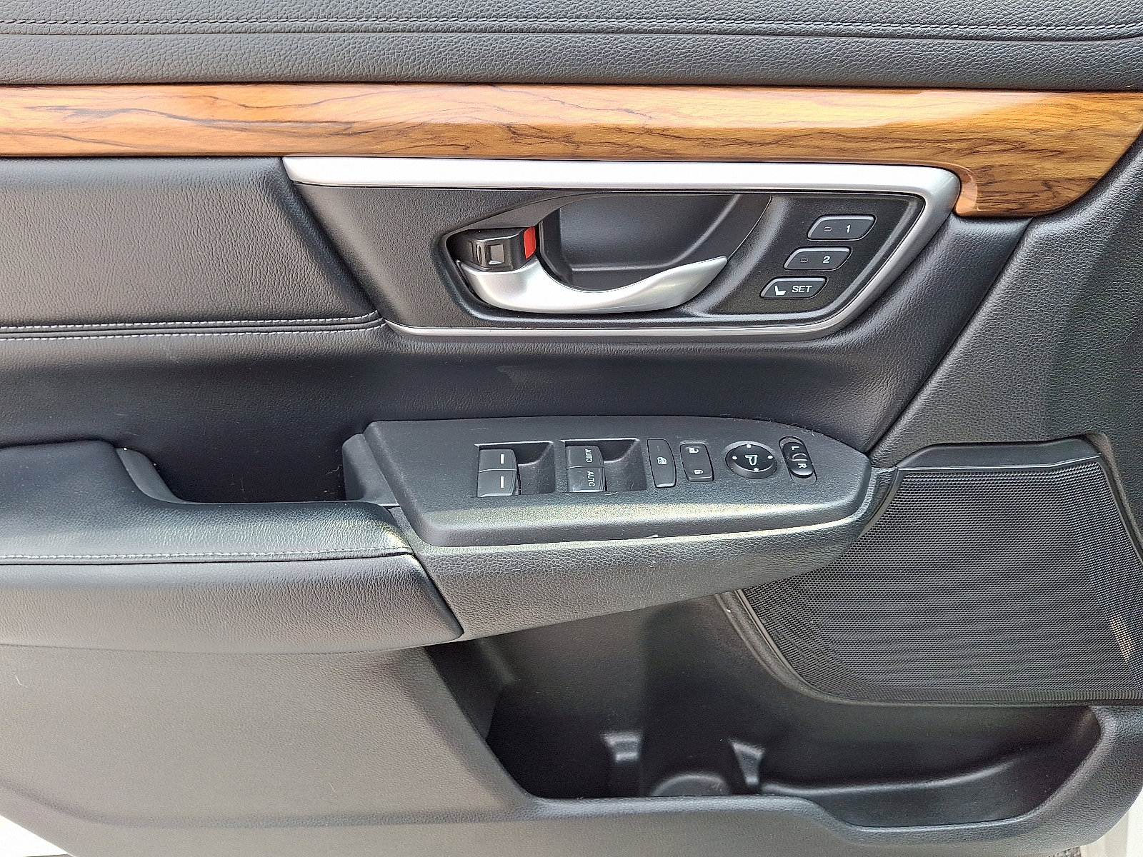 Used 2018 Honda CR-V Touring image 12