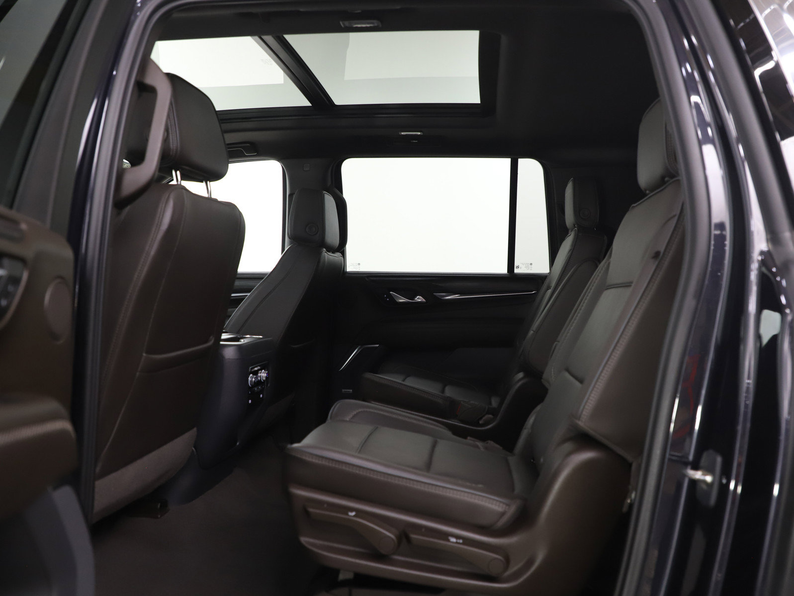 Used 2023 GMC Yukon XL Denali AWD/4WD image 21