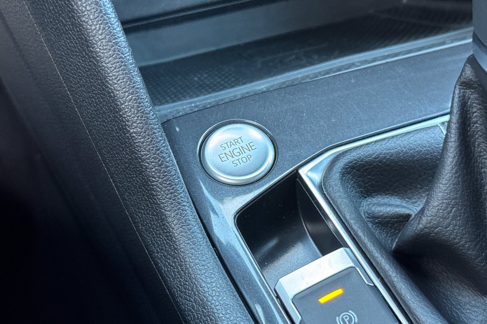 Used 2023 Volkswagen Tiguan SE R-Line image 23