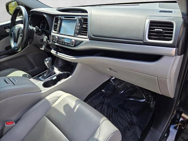 Used 2019 Toyota Highlander XLE image 21
