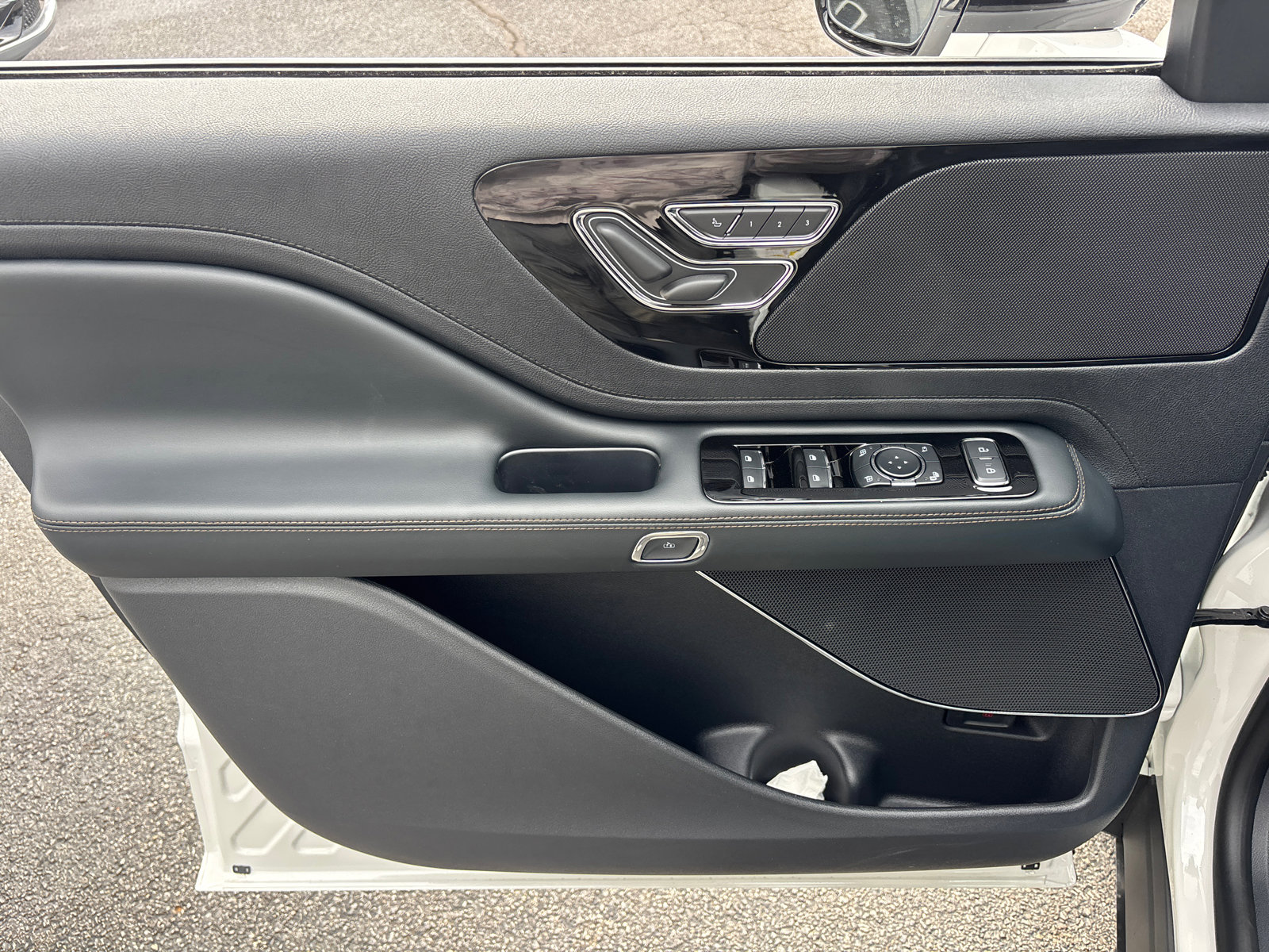 New 2026 Lincoln Aviator AWD image 11
