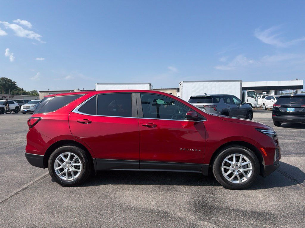 Used 2024 Chevrolet Equinox LT w/ LPO, Floor Liner Package FWD image 2
