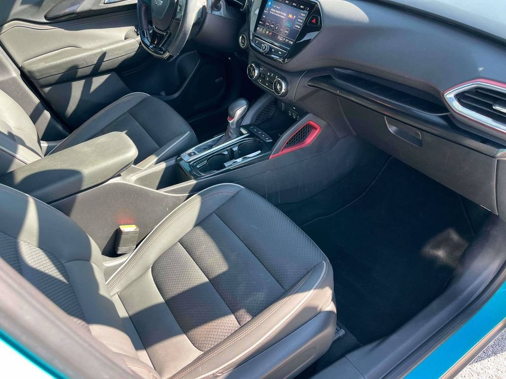 Used 2022 Chevrolet TrailBlazer RS w/ Technology Package FWD image 11