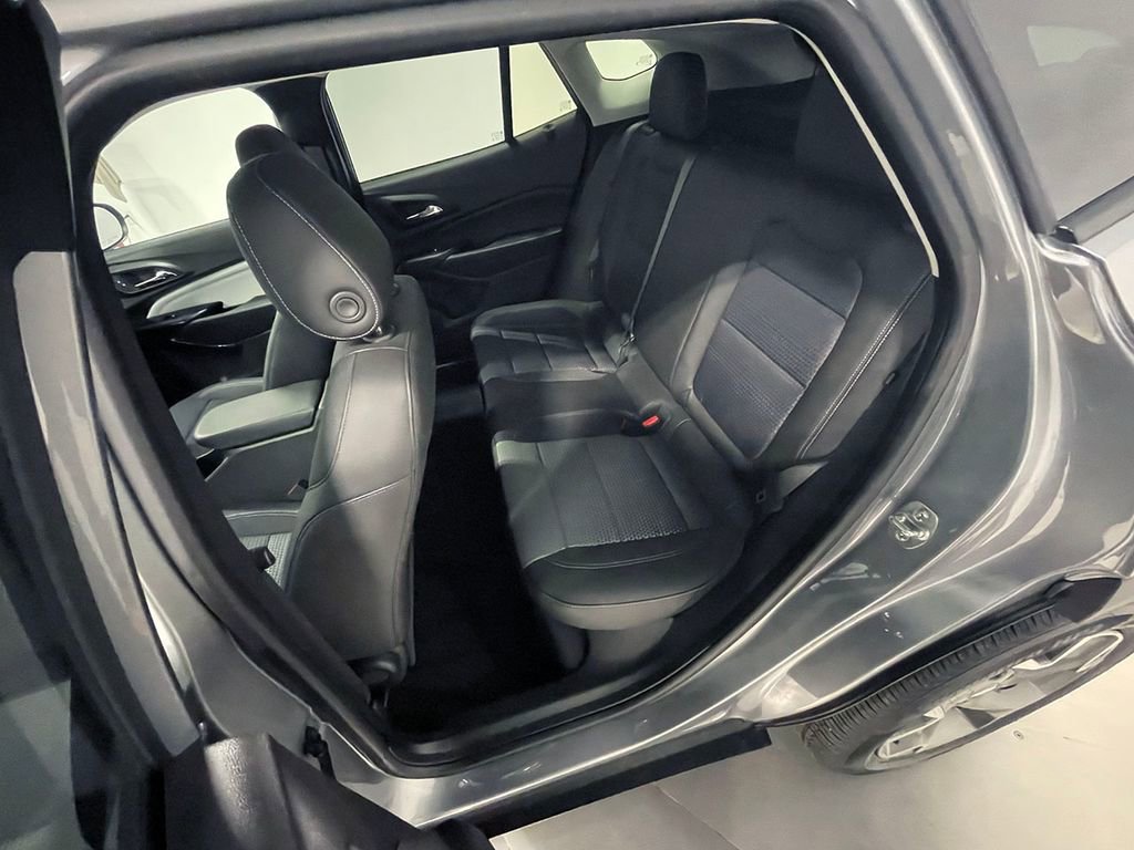 Used 2025 Chevrolet Trax LT w/ LT Convenience Package FWD image 22