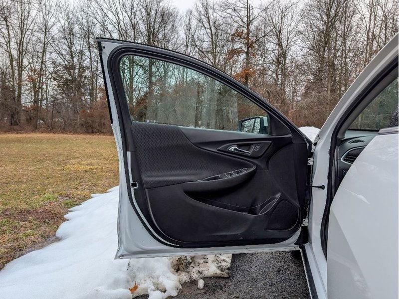 Used 2023 Chevrolet Malibu LT FWD image 10