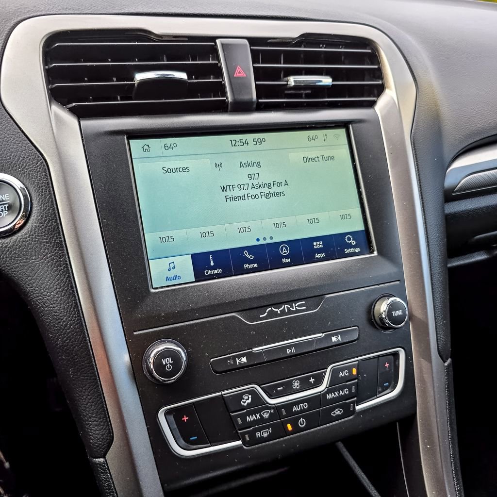Used 2020 Ford Fusion SE FWD image 13