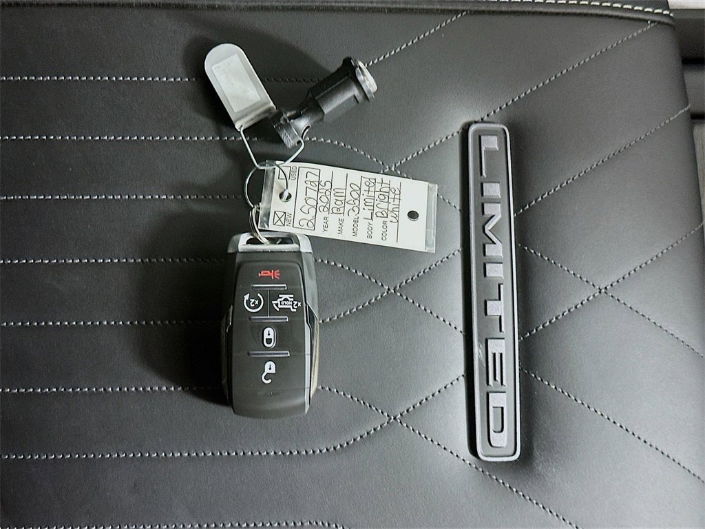 New 2025 RAM 3500 Limited w/ Towing Technology Group image 20