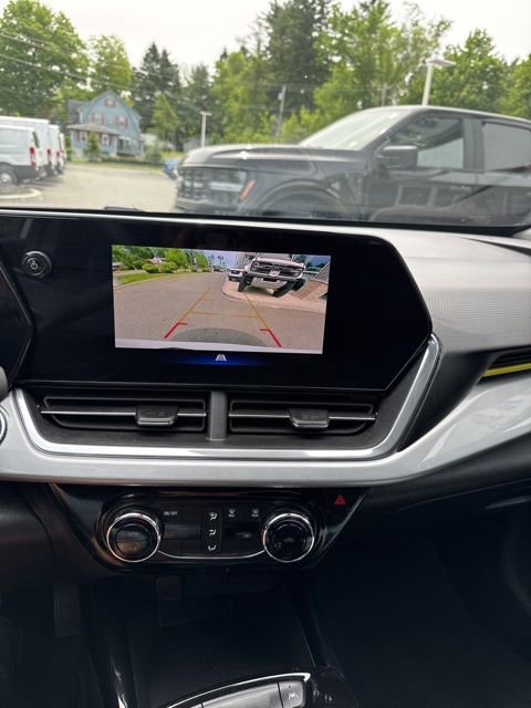 Used 2024 Chevrolet Trax LT FWD image 30