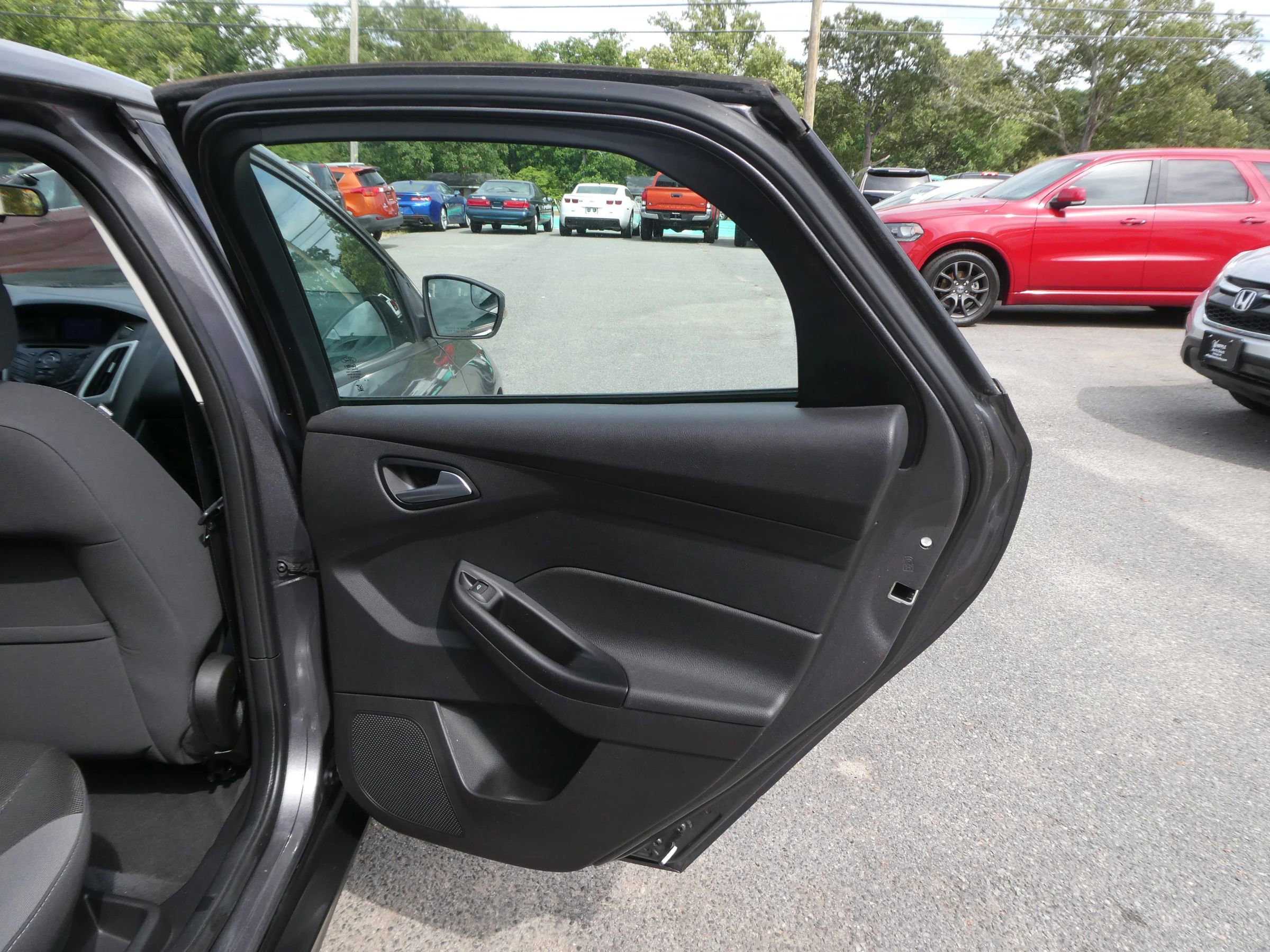Used 2013 Ford Focus SE FWD image 23