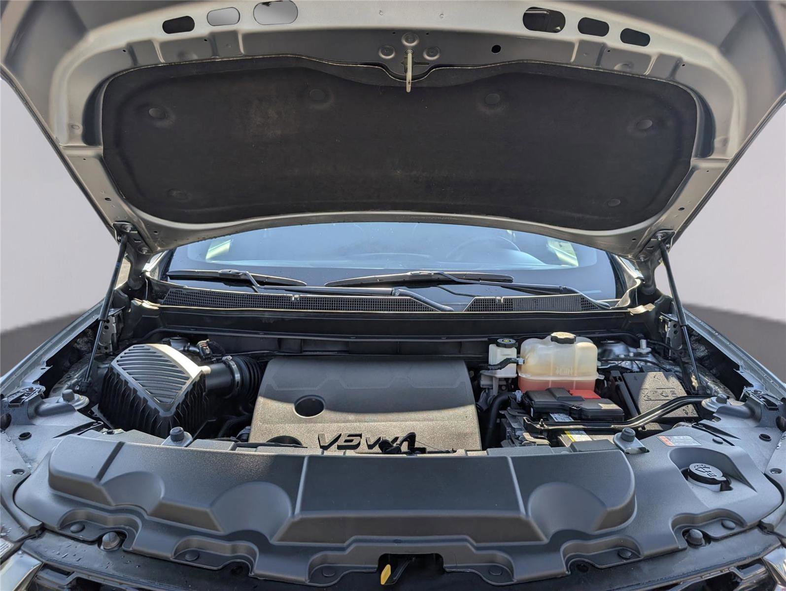 Used 2023 Chevrolet Traverse RS image 36