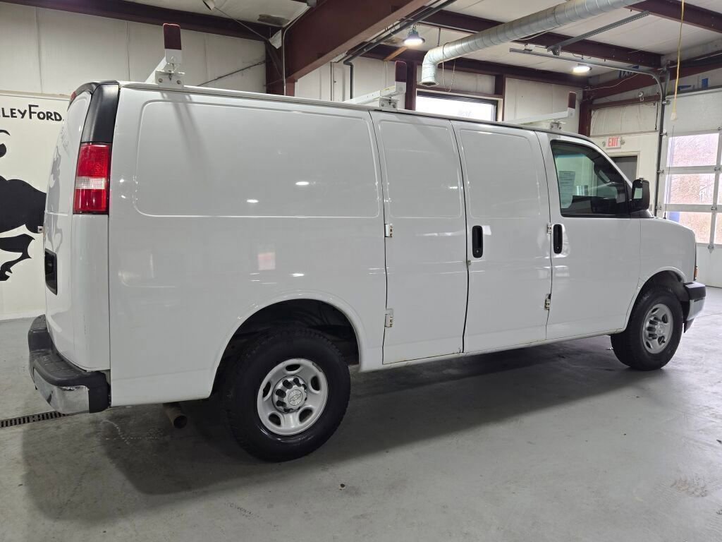 Used 2017 Chevrolet Express 3500 image 13