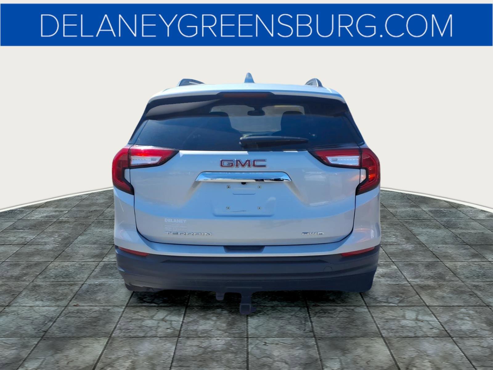 Used 2022 GMC Terrain SLE w/ Driver Convenience Package image 4