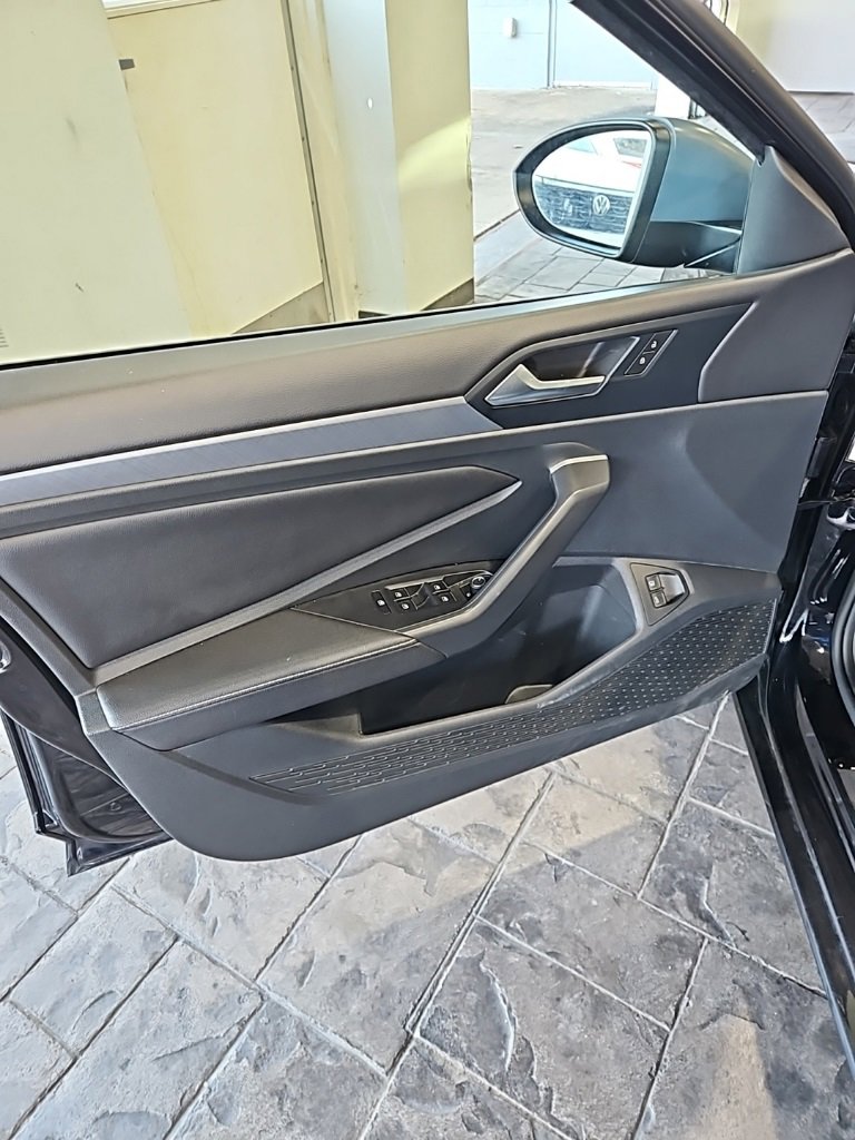 Used 2024 Volkswagen Jetta SE image 23