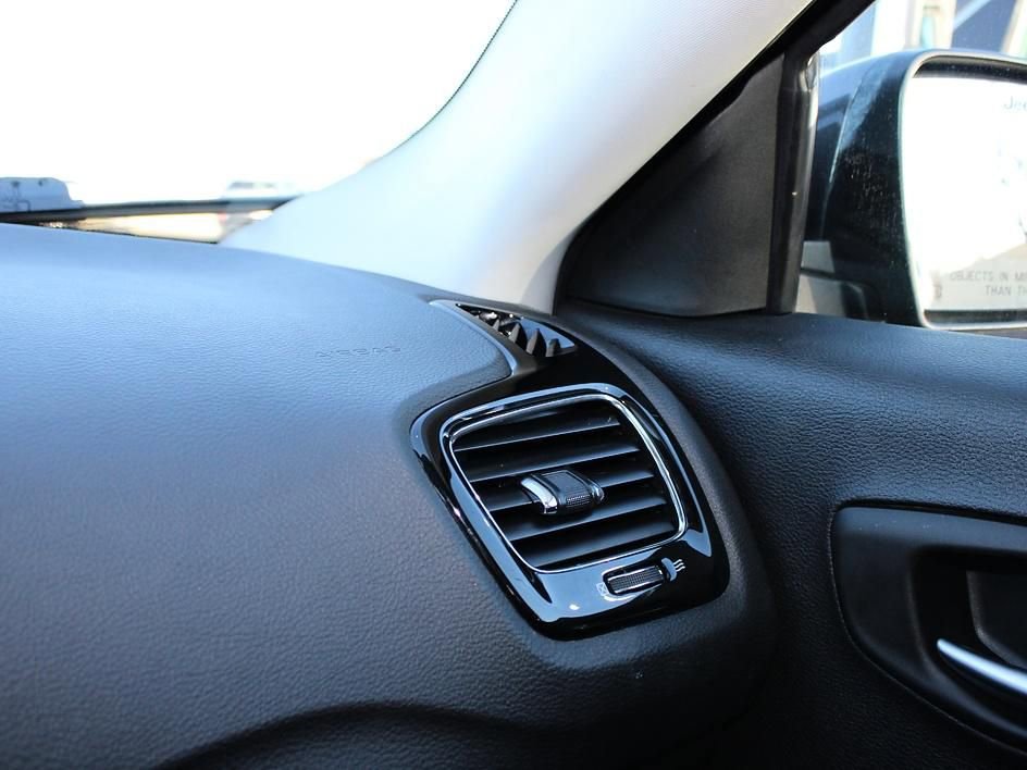 Used 2020 Jeep Compass Limited image 27