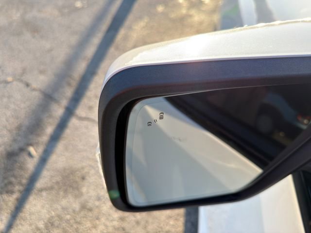 Used 2022 Ford F150 Lightning Platinum image 14