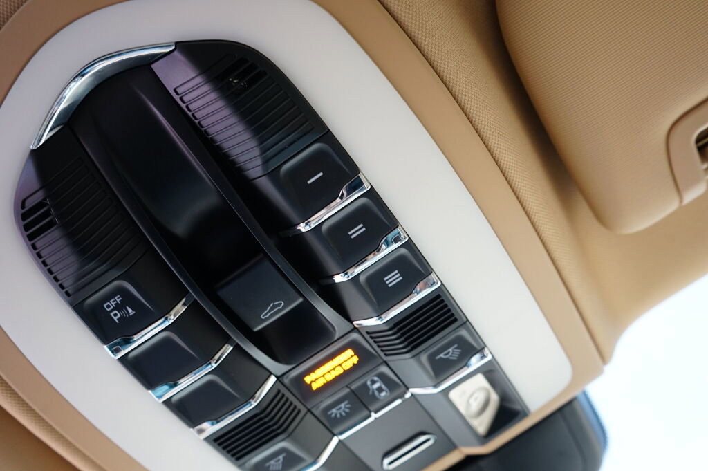Used 2011 Porsche Panamera 4 image 28
