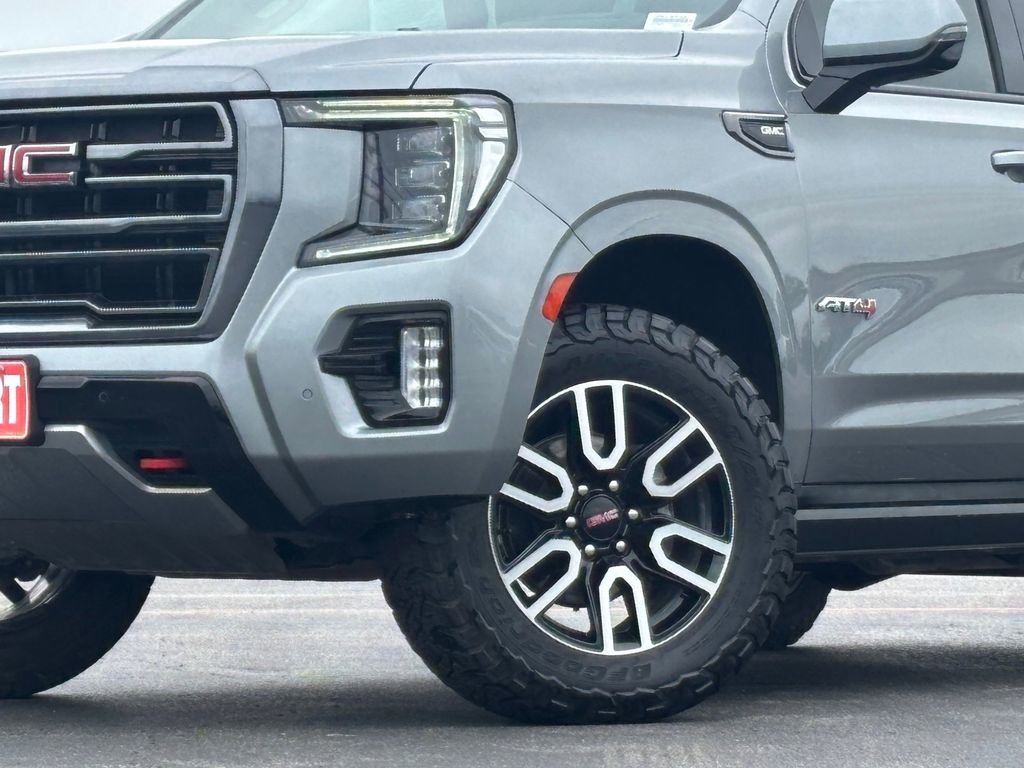 Used 2023 GMC Yukon XL AT4 w/ Technology Package AWD/4WD image 2