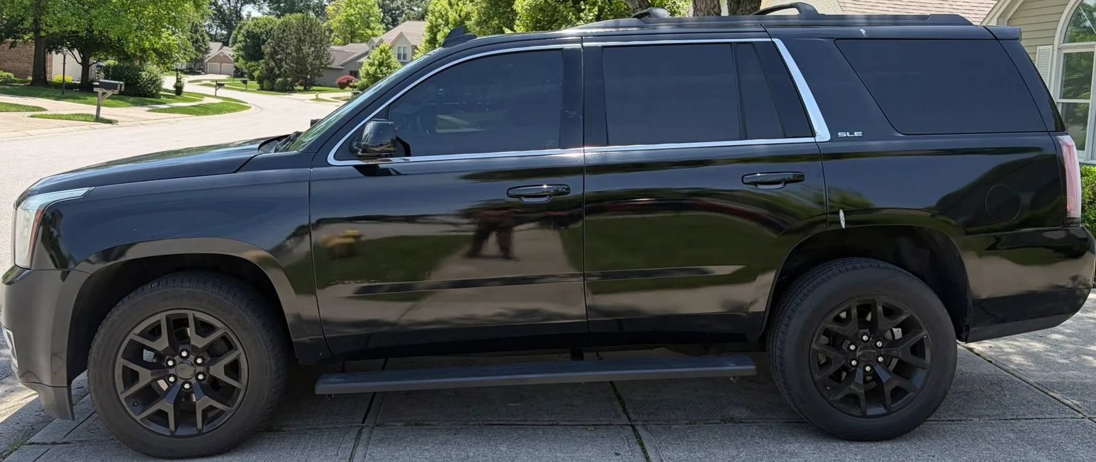 Used 2020 GMC Yukon SLE w/ SLE Value Package RWD image 3