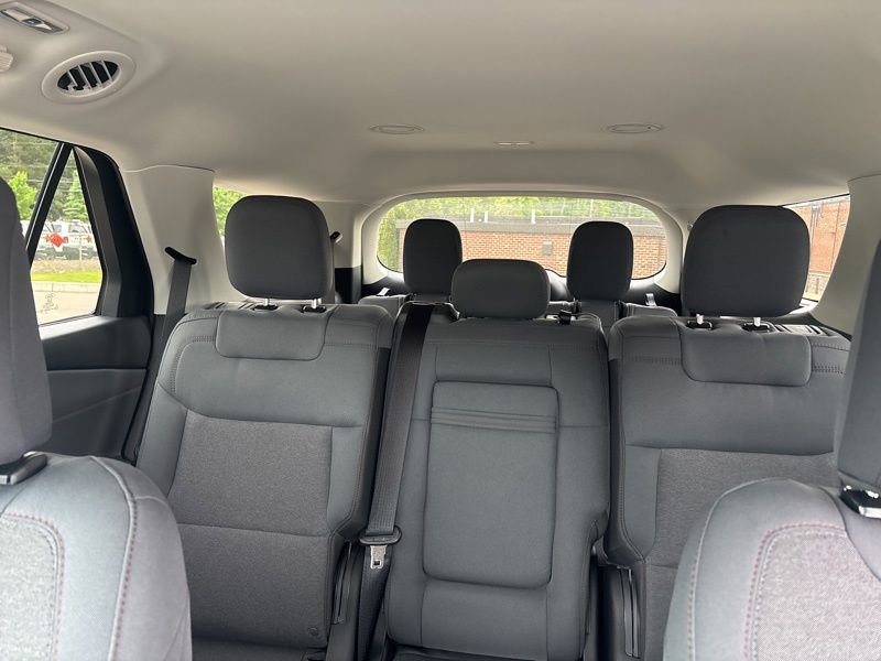 Used 2025 Ford Explorer Active AWD/4WD image 33