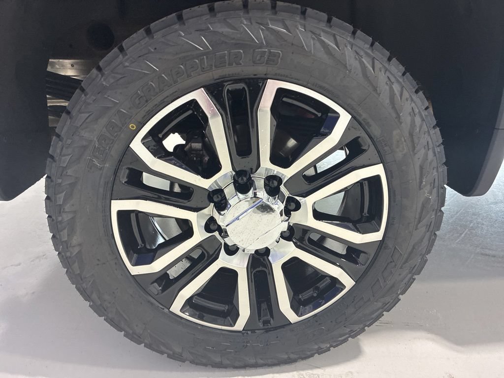 Used 2024 Chevrolet Silverado 2500 High Country w/ High Country Premium Package AWD/4WD image 18