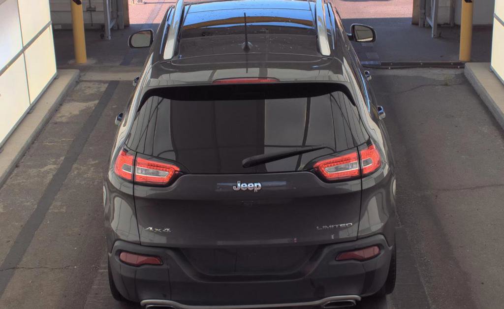 Used 2016 Jeep Cherokee Limited AWD/4WD image 6