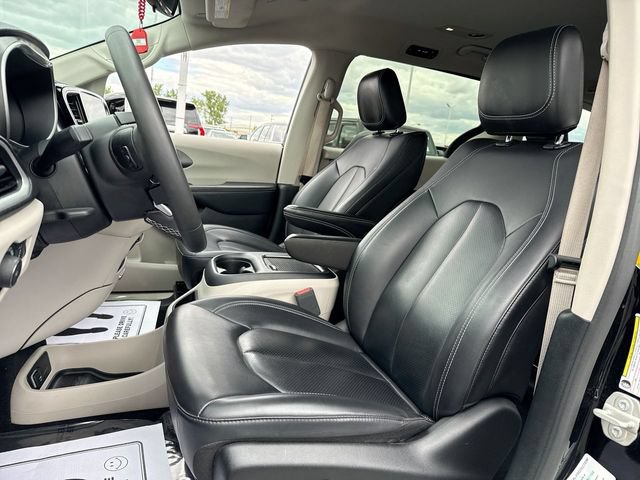 Used 2024 Chrysler Pacifica Limited FWD image 11