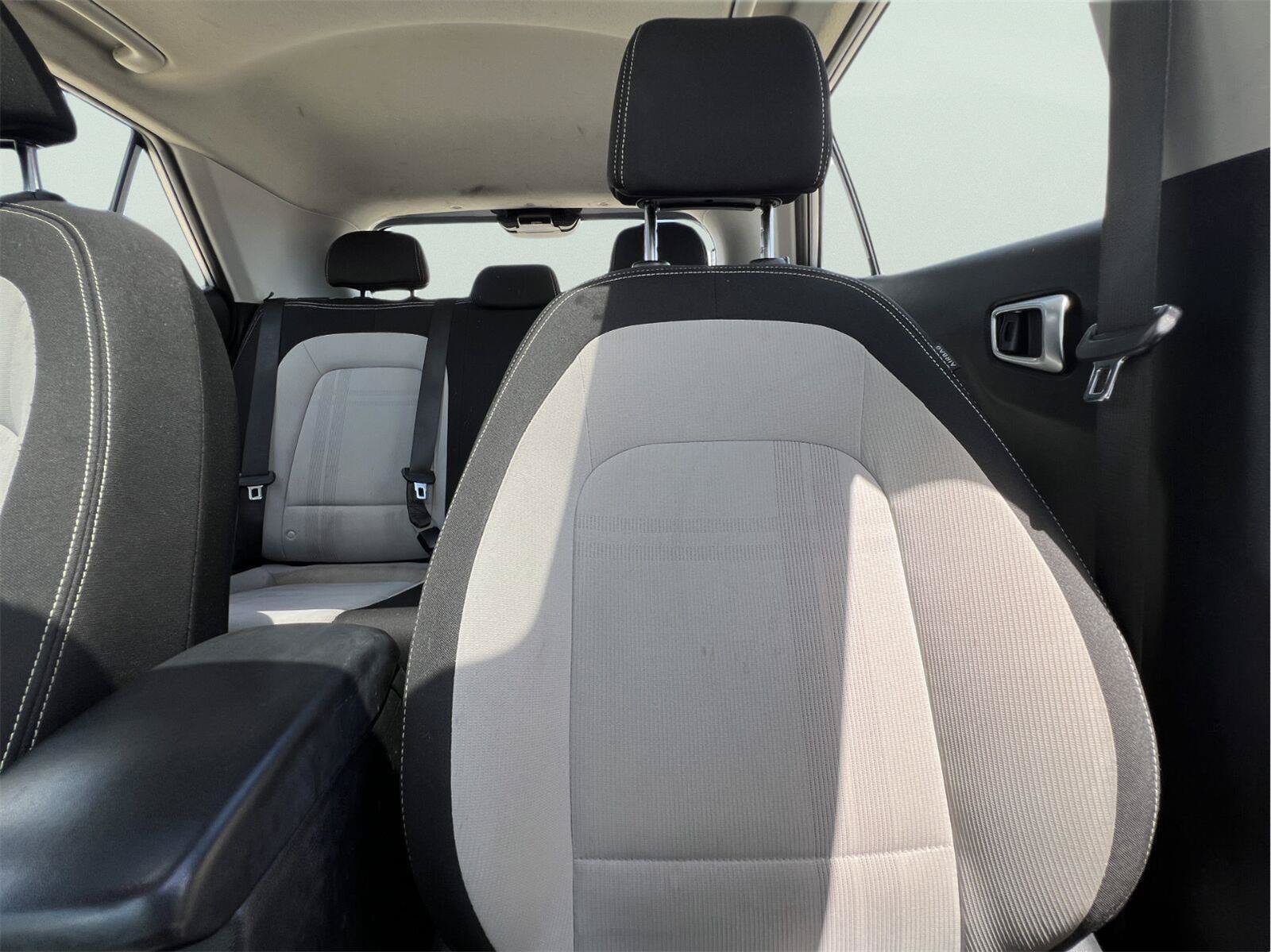 Used 2024 Hyundai Venue SEL FWD image 21
