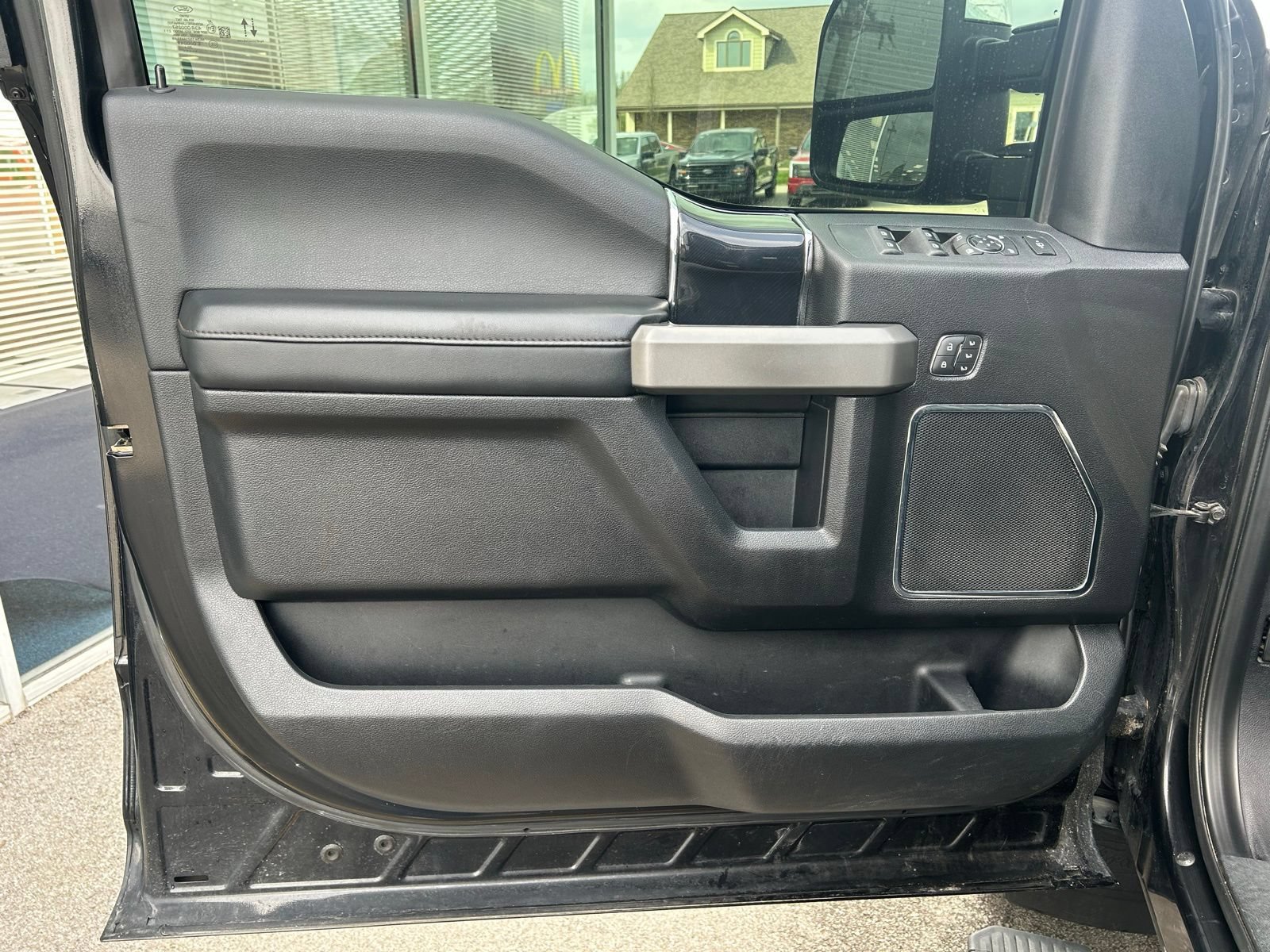 Used 2021 Ford F350 Platinum w/ FX4 Off-Road Package AWD/4WD image 9