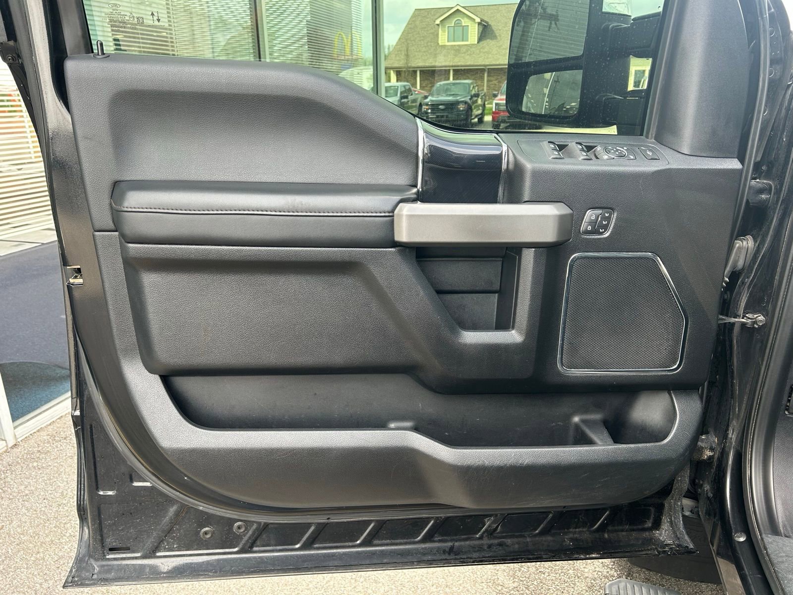 Used 2021 Ford F350 Platinum w/ FX4 Off-Road Package AWD/4WD image 9