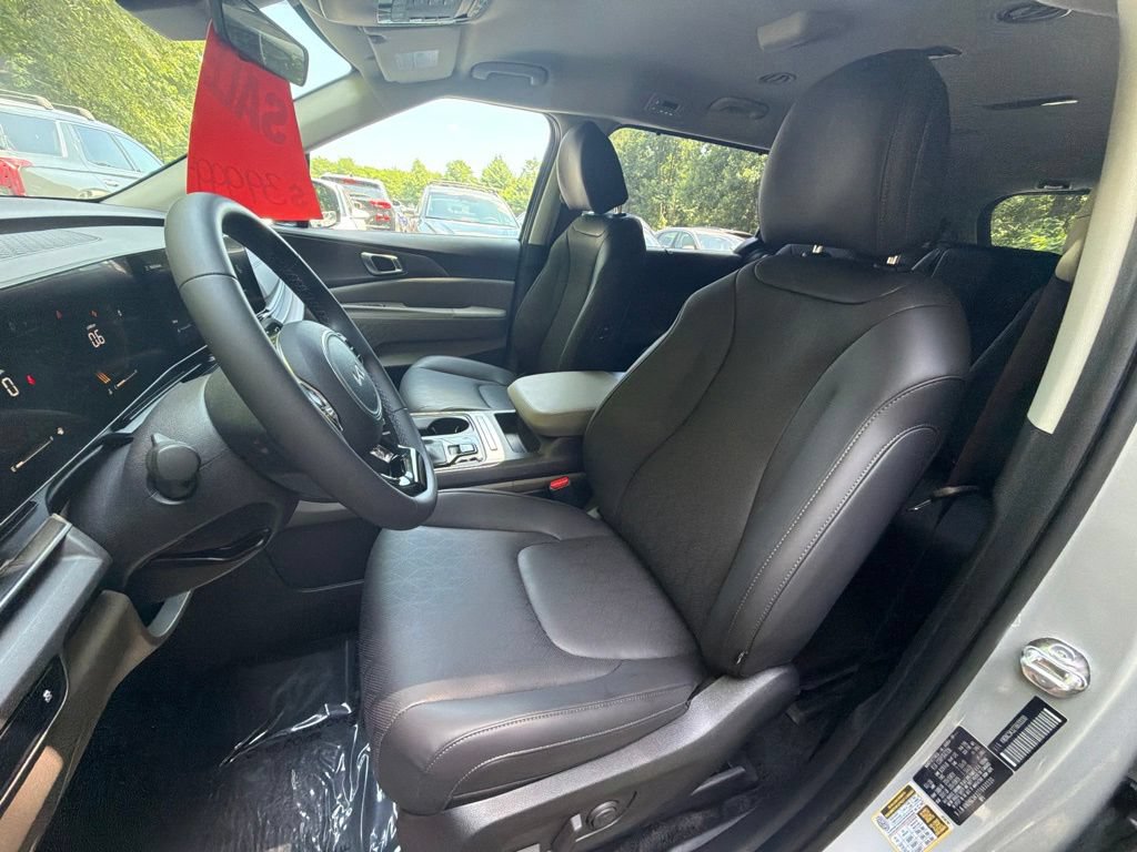 Used 2026 Kia Carnival EX FWD image 16