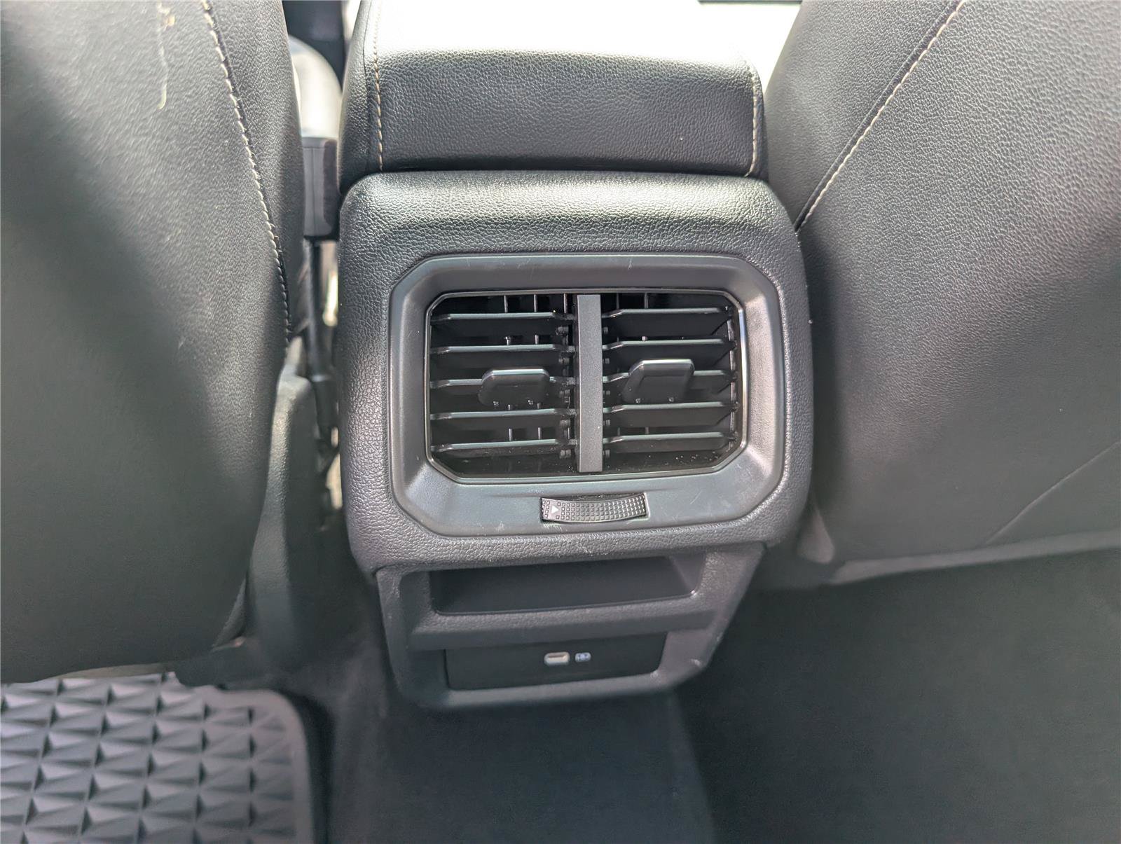 Used 2022 Volkswagen Taos SE FWD image 19