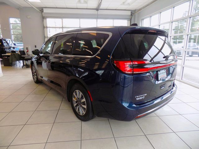 Used 2023 Chrysler Pacifica Touring-L FWD image 6