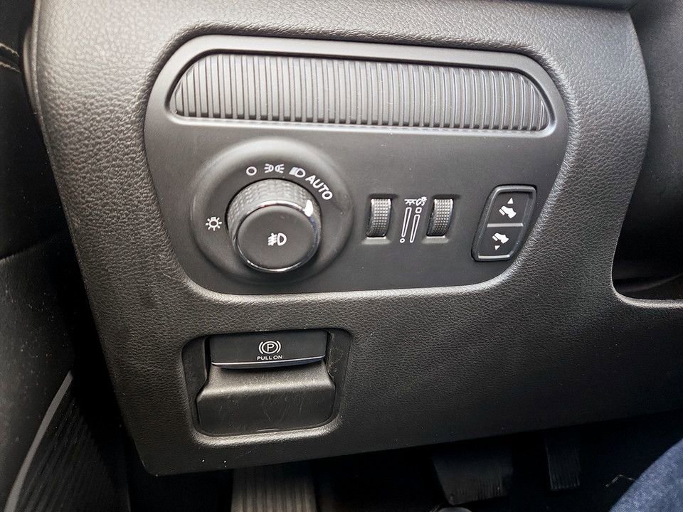 Used 2024 Jeep Wagoneer Series III w/ Flexible Seating Group image 21