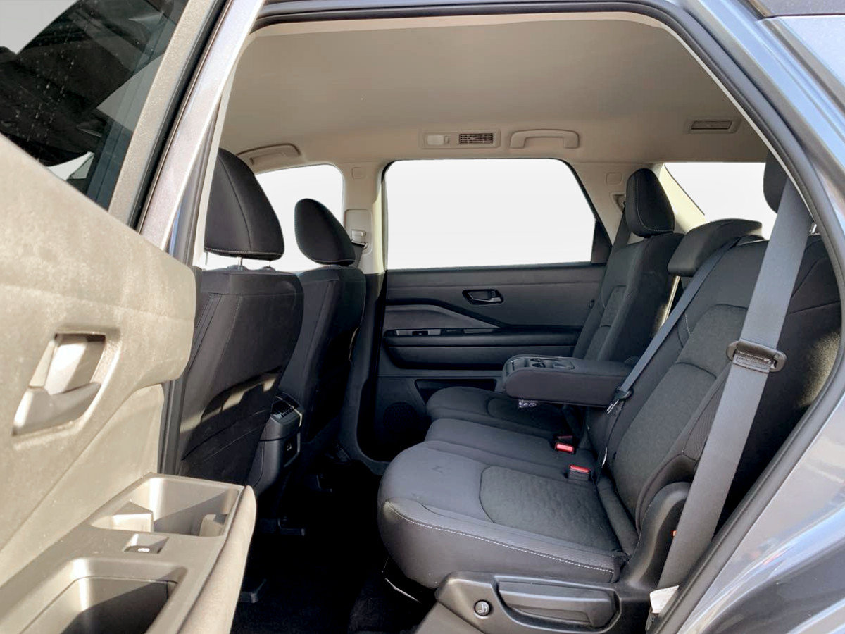 Used 2024 Nissan Pathfinder SV FWD image 17