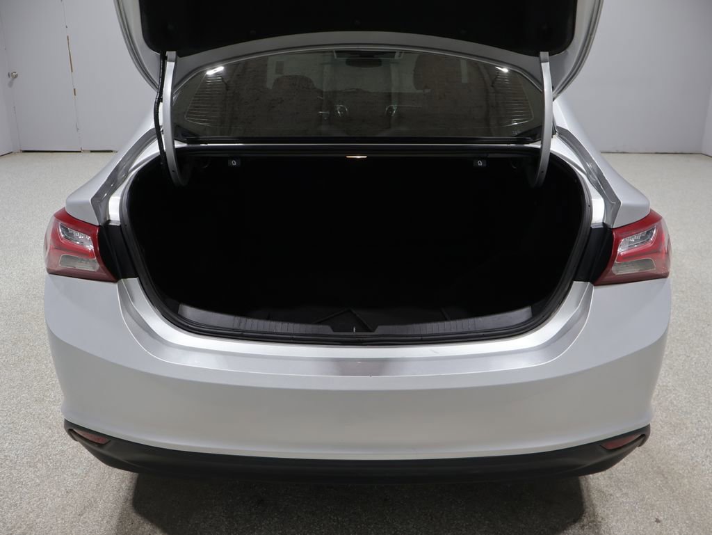 Used 2019 Chevrolet Malibu LT FWD image 21
