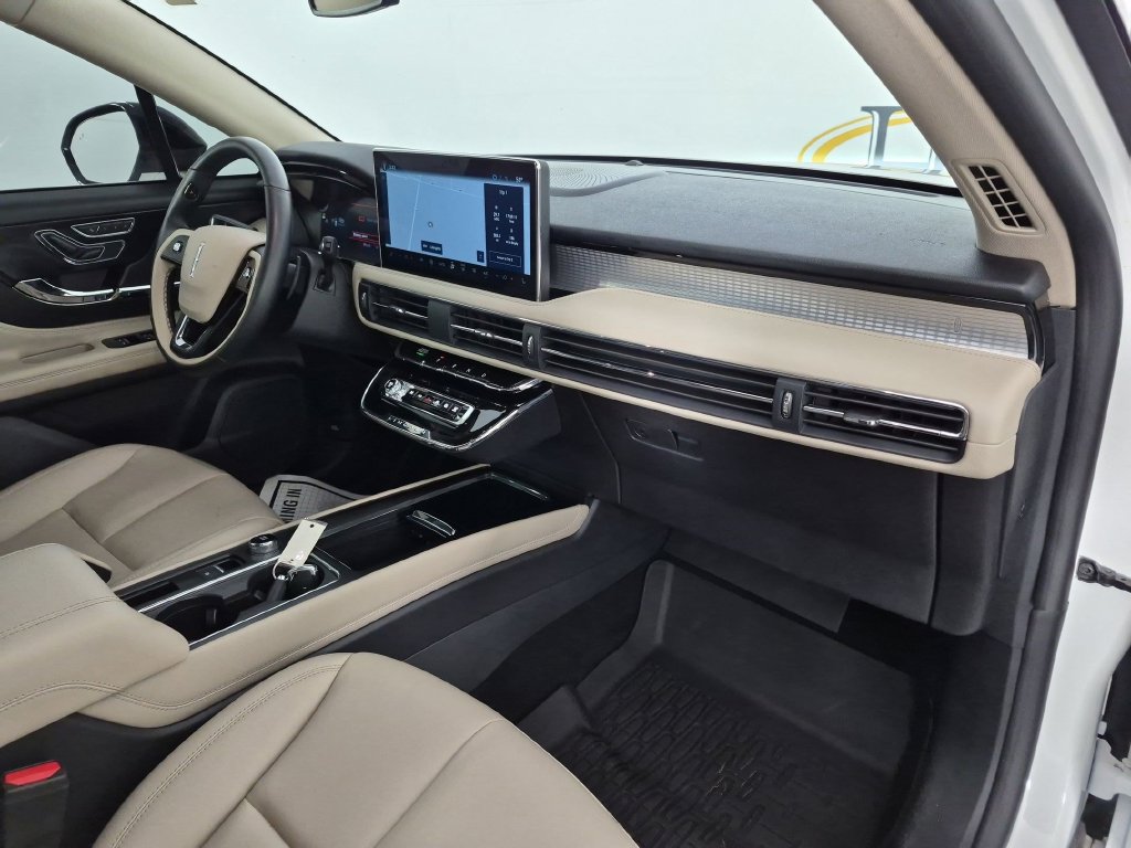 Used 2025 Lincoln Corsair FWD image 36