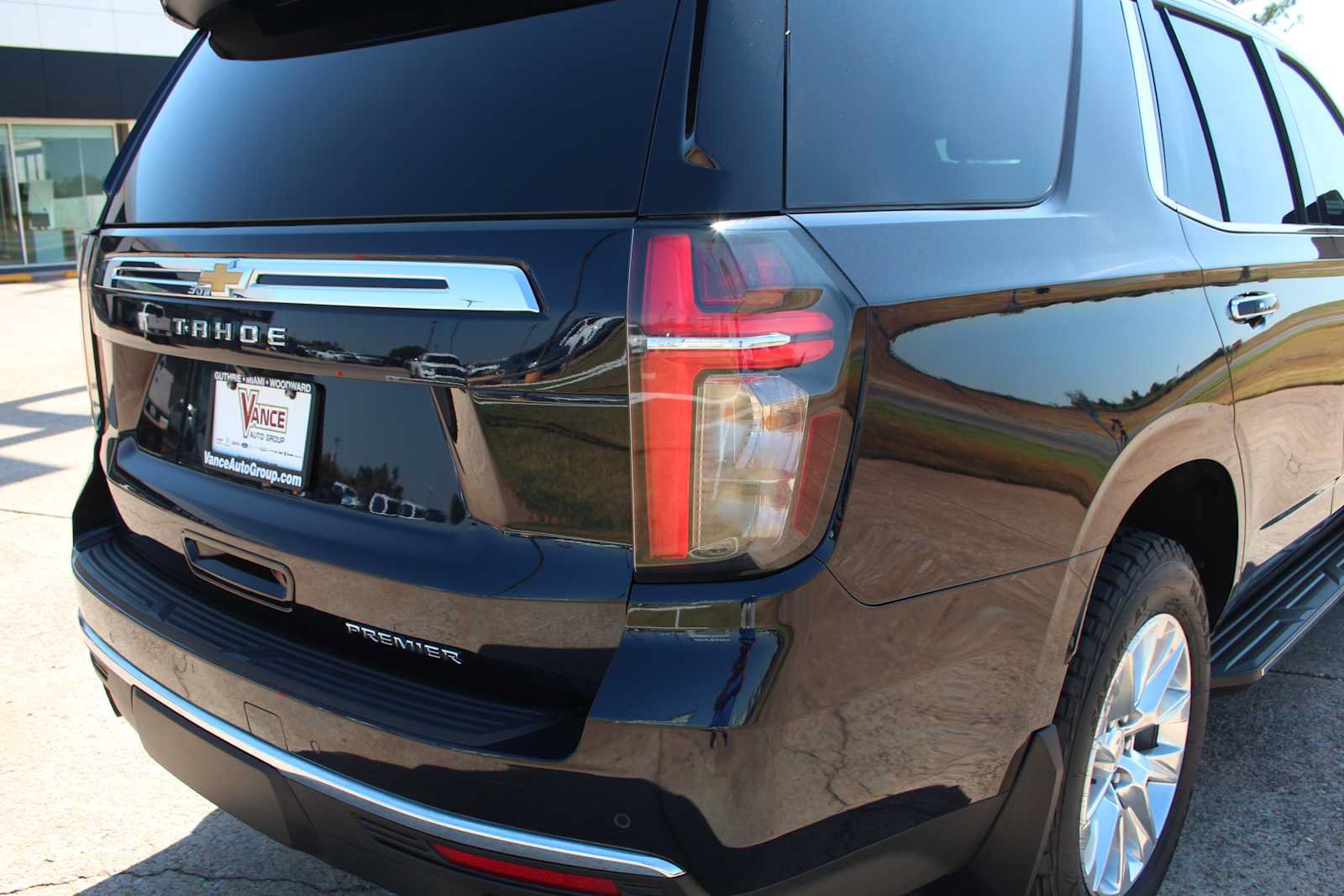 Used 2023 Chevrolet Tahoe Premier AWD/4WD image 19