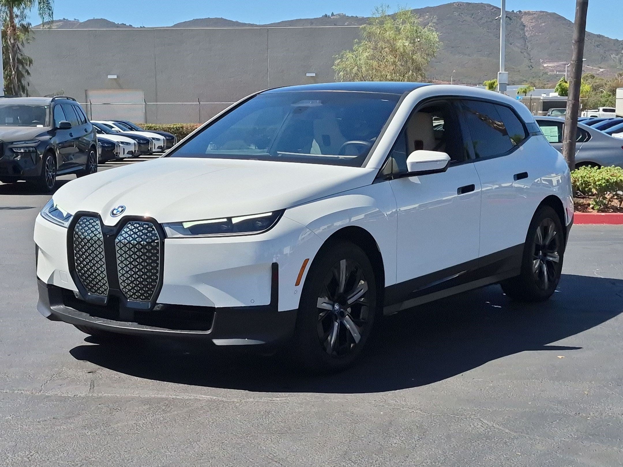 Certified 2025 BMW iX xDrive50 AWD/4WD image 5