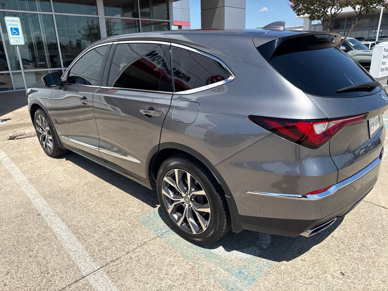 Used 2024 Acura MDX w/ Technology Package FWD image 5